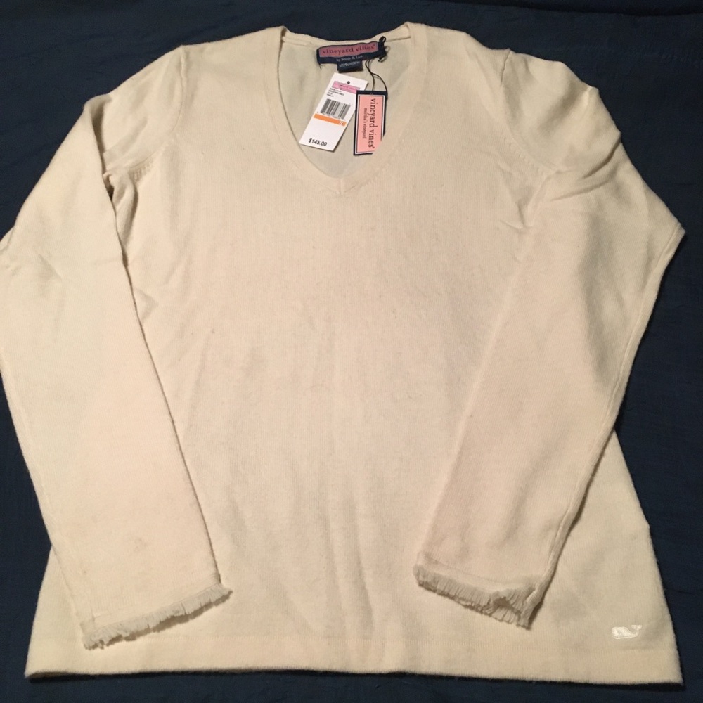 Cream V-neck Vineyard Vines sweater